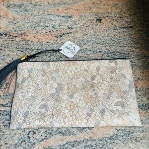 Elegant Floral Lace Zip Clutch - Cream and Gold